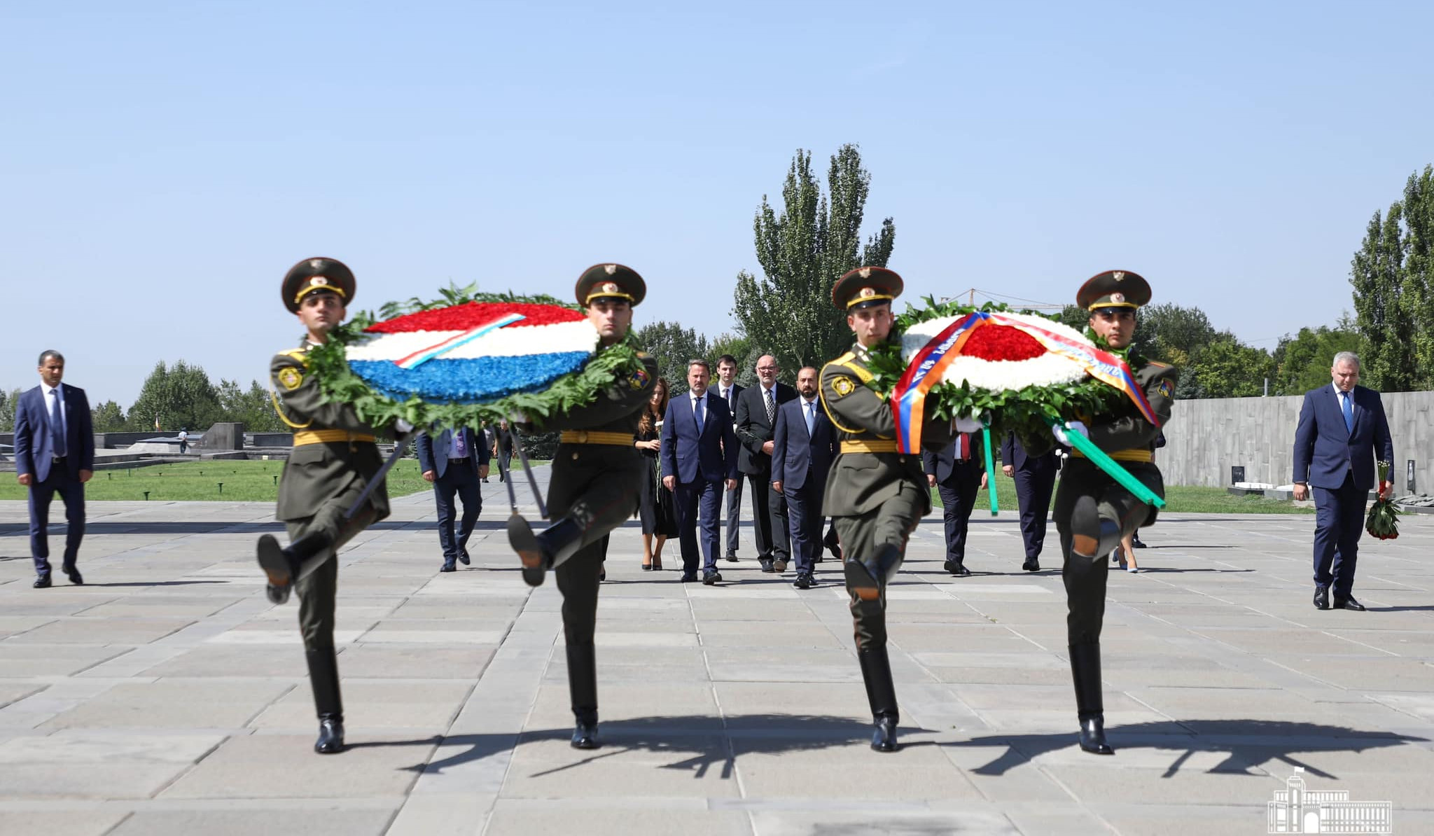 Lüksemburqun xarici işlər naziri Erməni Soyqırımı Memorial Kompleksini ziyarət edib