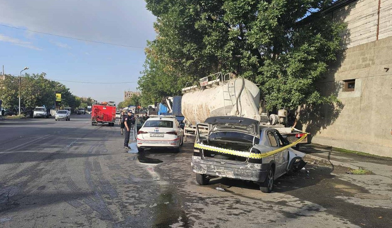 Արարատյան փողոցում Opel-ը բախվել է կայանած բեռնատարի կցորդիչին. վարորդը մահացել է