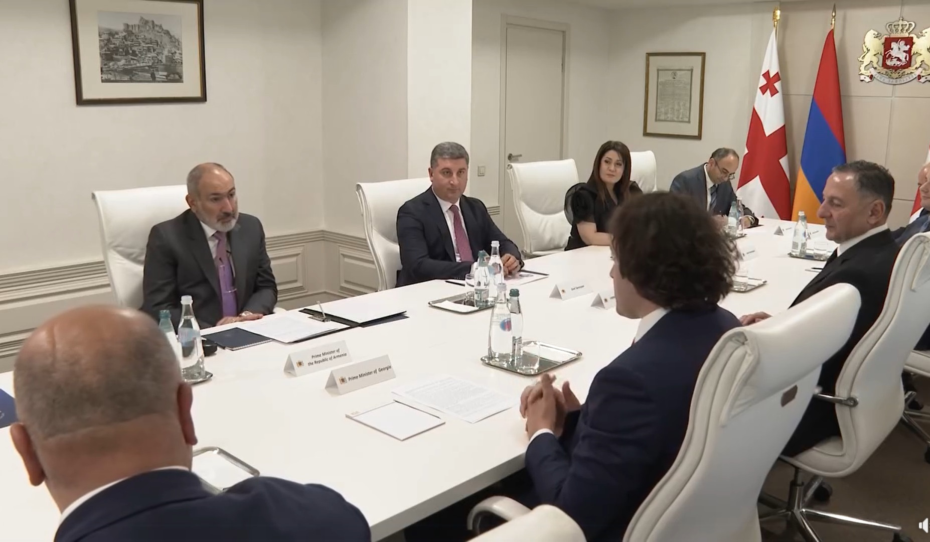 İrakli Kobaxidze ilə təkbətək söhbətdən sonra geniş tərkibdə müzakirələri davam etdirdik: Paşinyan