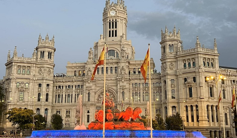 Famous fountain in Cibeles Square in Madrid lit up in colors of Armenian flag on occasion of Armenia's Independence Day