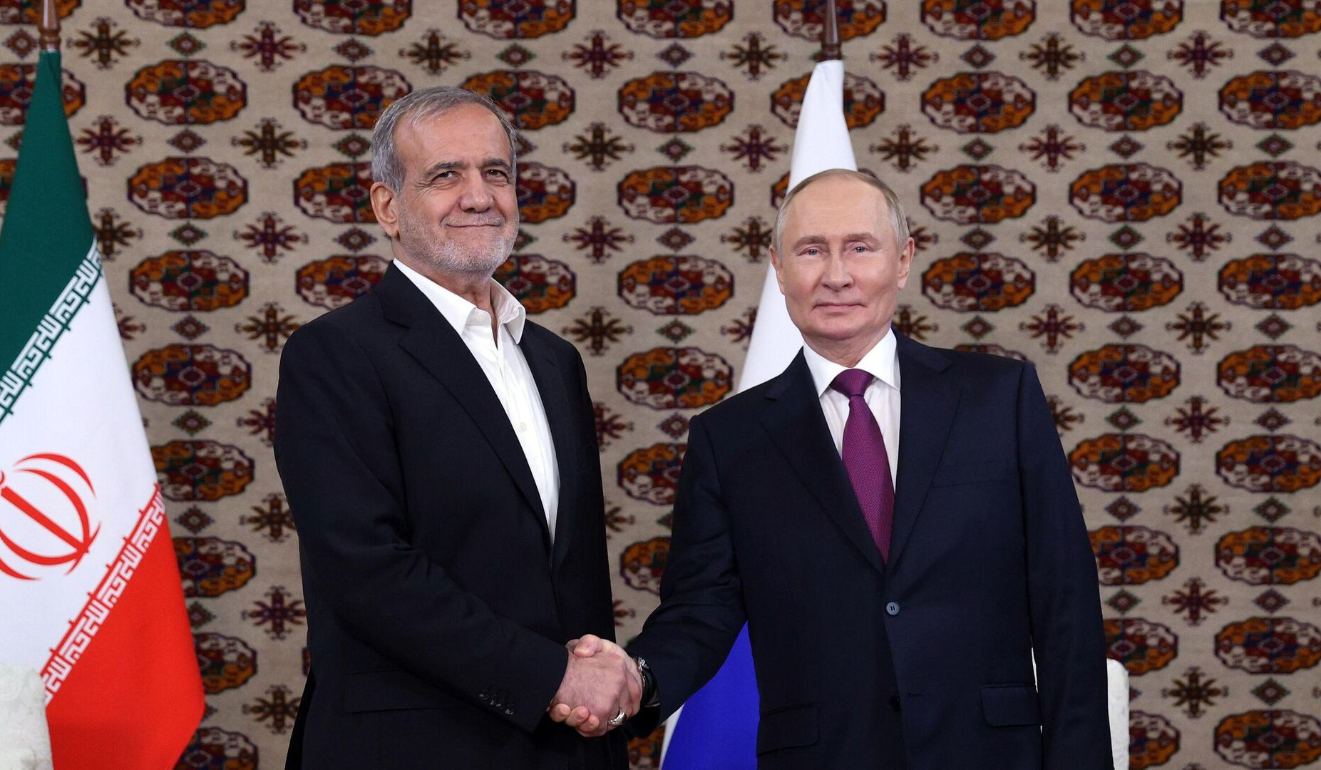 Президенты России и Ирана встретились в Ашхабаде