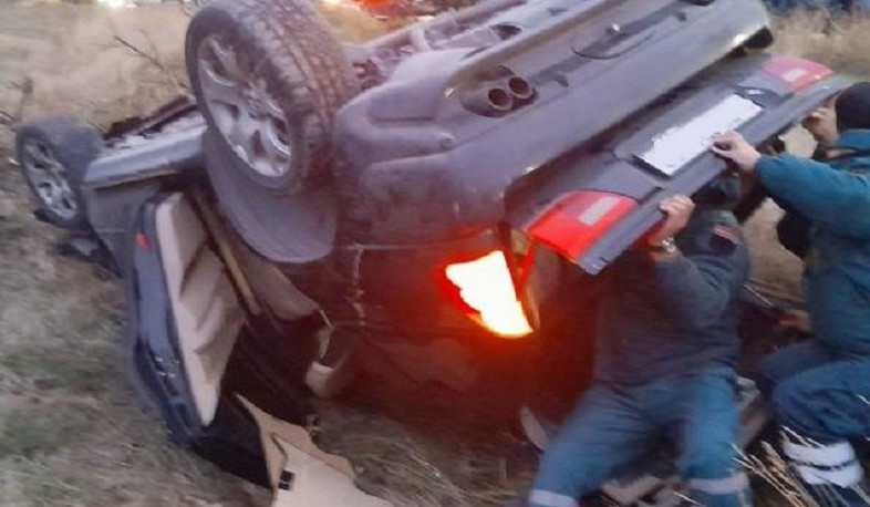 Եղվարդ-Զովունի ճանապարհին՝ կամրջի մոտակայքում, մեքենաներ են բախվել․ 5 անձ հոսպիտալացվել է