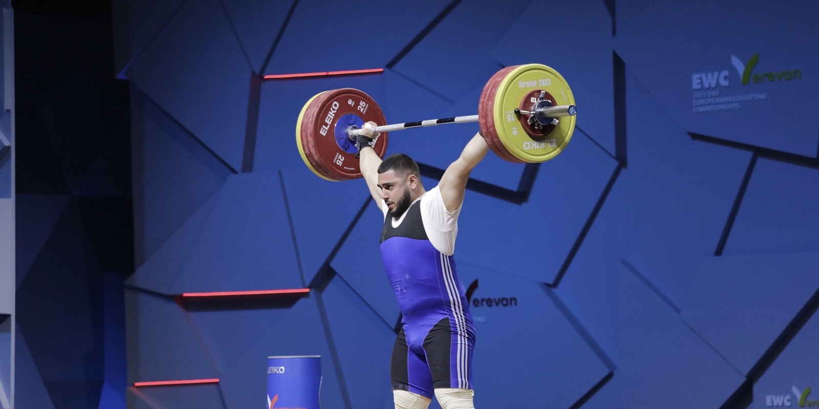 Ağır atlet Petros Petrosyan 23 yaşadək idmançılar arasında Avropa çempionatının çempionu oldu
