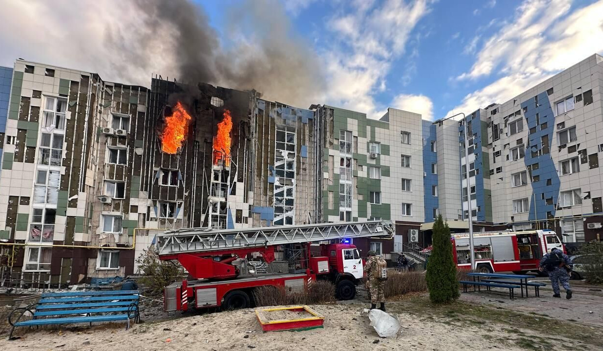 Беспилотник ВСУ атаковал многоквартирный дом в Белгороде