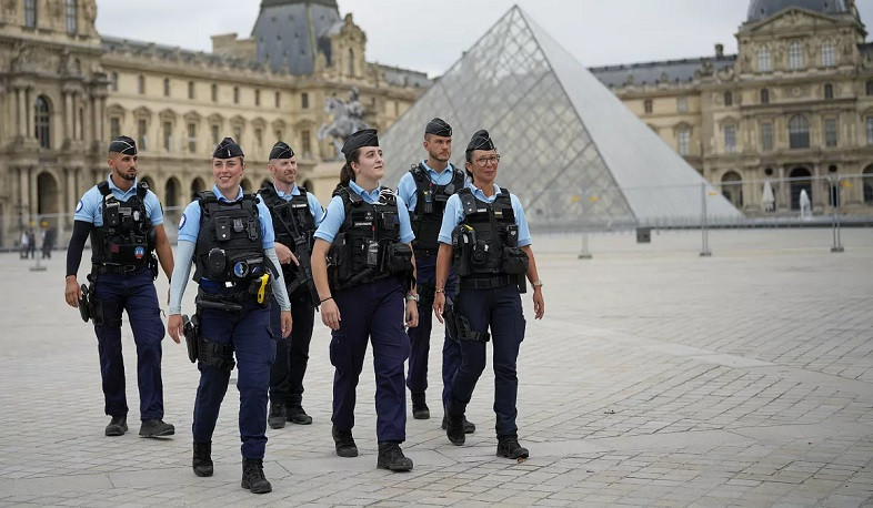 Paris will deploy 4,000 police officers for France-Israel soccer match following Amsterdam violence