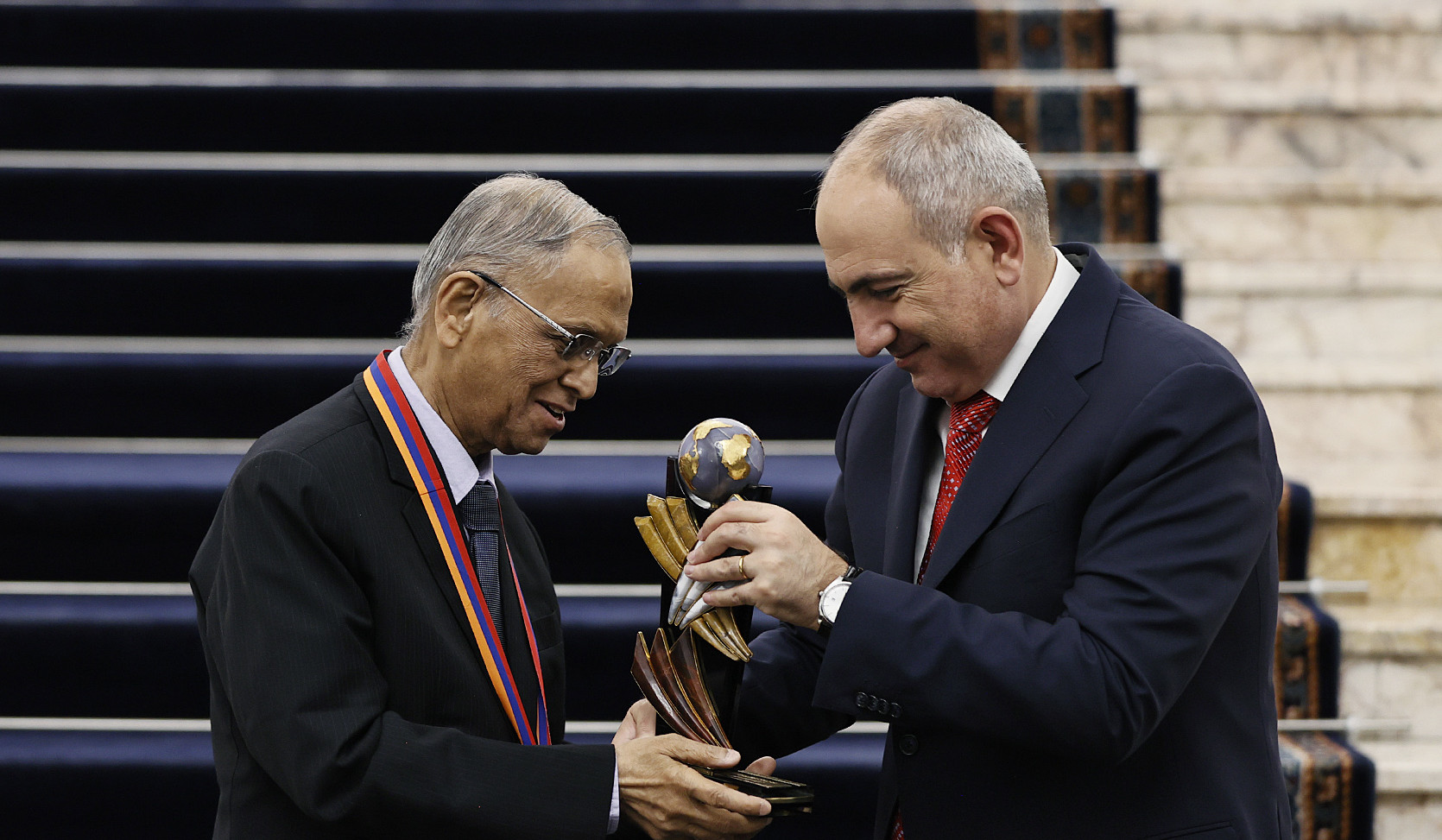 Prime Minister Pashinyan presents State Award of Republic of Armenia for Global Contribution to IT Sector to Narayana Murthy