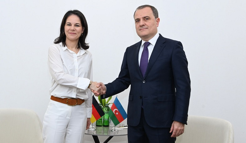 Бербок и Байрамов обсудили регулирование отношений между Арменией и Азербайджаном