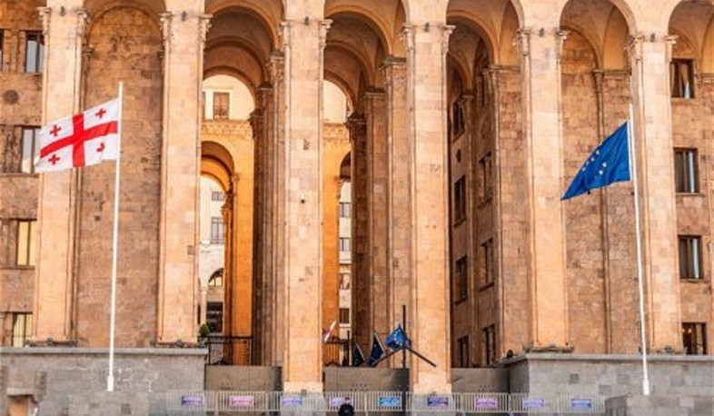 49 грузинских оппозиционных депутатов отказались принять мандат