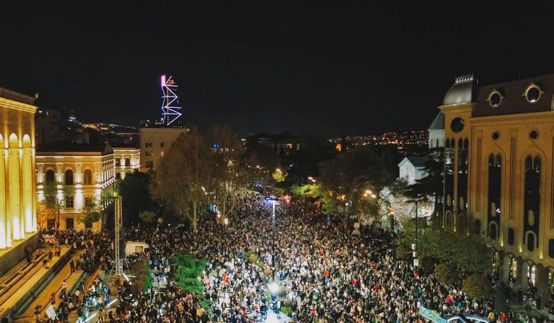 Сотрудники правоохранительных органов Грузии провели обыски в офисах оппозиционных партий