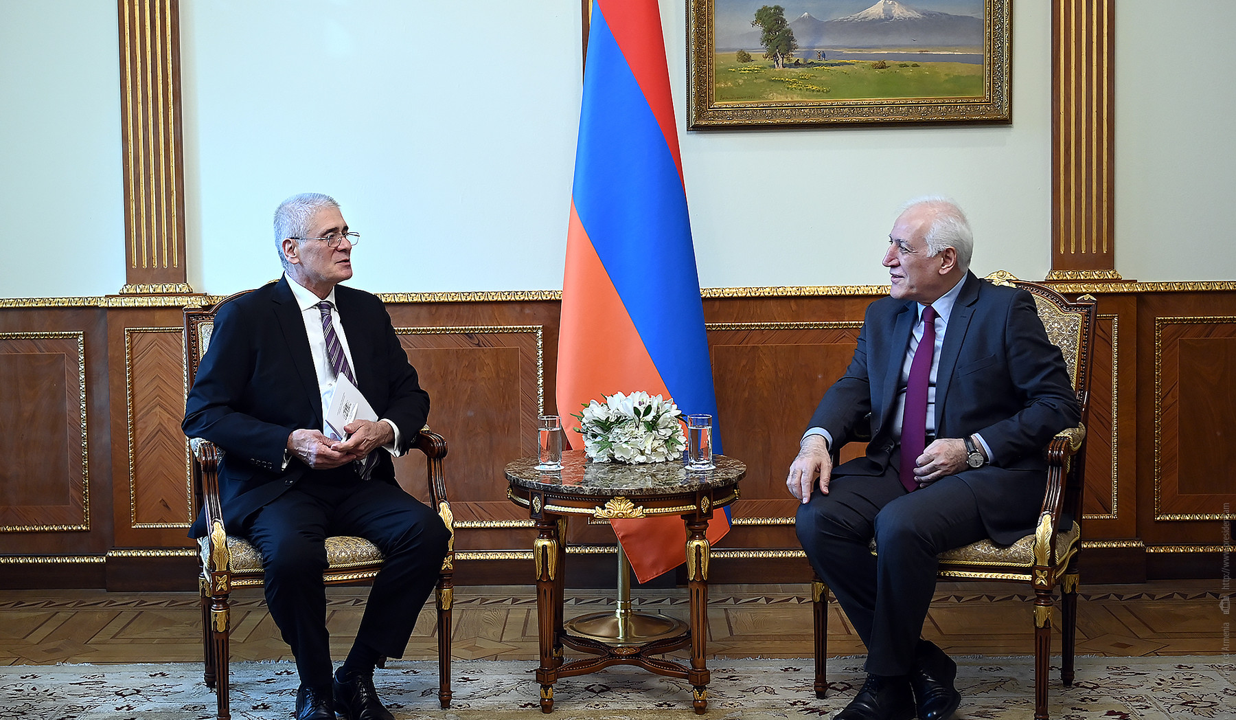 Վահագն Խաչատուրյանն ու Ռումինիայի դեսպանը քննարկել են մի շարք ոլորտներում համագործակցության խթանման հնարավորությունները