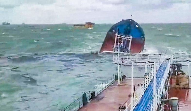 Два танкера затонули в Керченском проливе из-за шторма