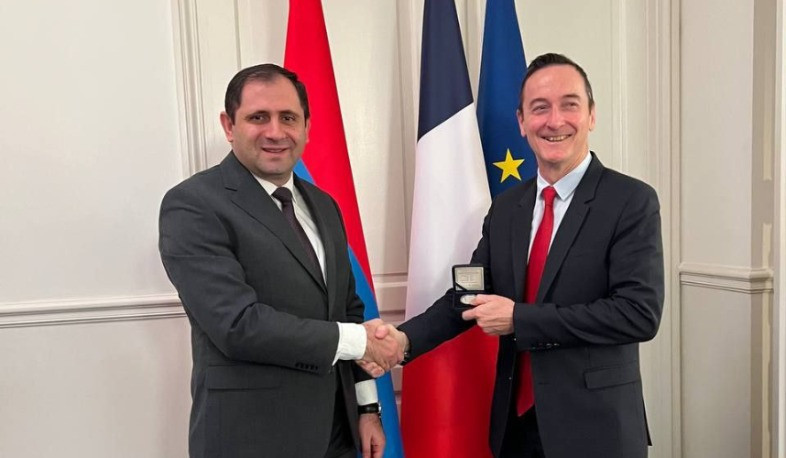 Suren Papikyan discussed issues related to defense cooperation with French President's military adviser