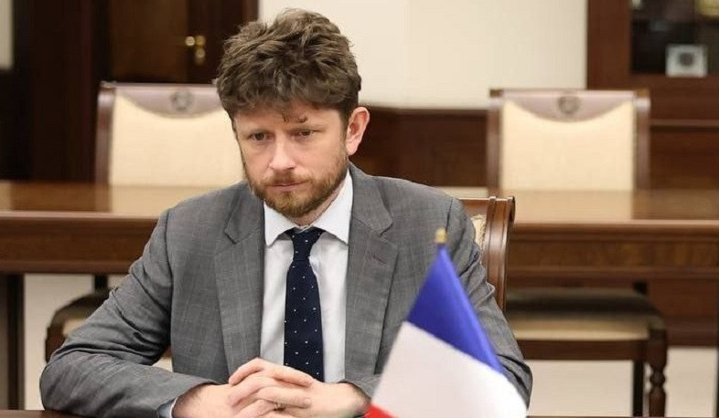 Merry Christmas, with special thoughts for refugees of Nagorno-Karabakh: Olivier Decottignies