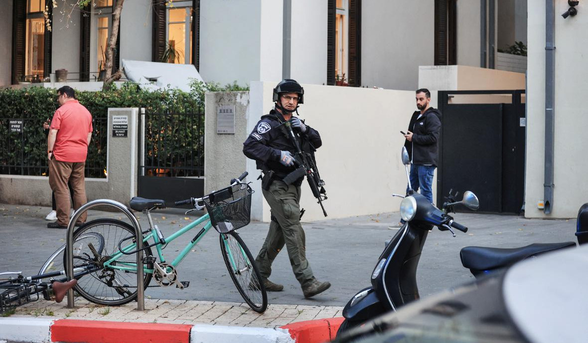 Unknown person attacked passers-by with knife in Tel Aviv