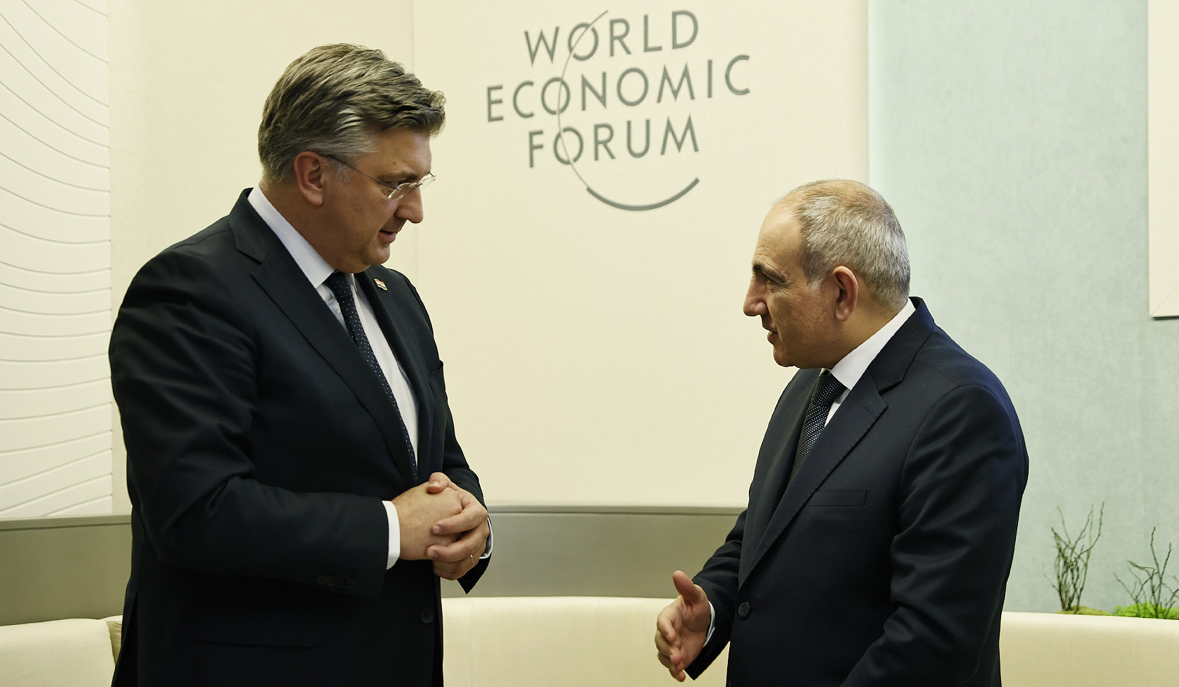 Nikol Pashinyan meets with Andrej Plenković