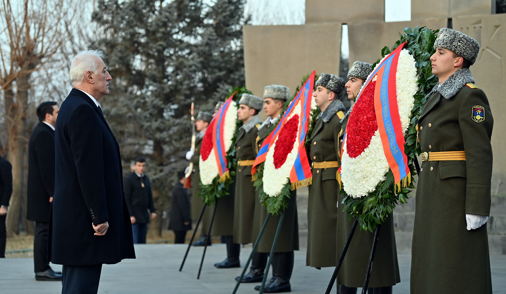 Президент Ваагн Хачатурян посетил военный пантеон Ераблур
