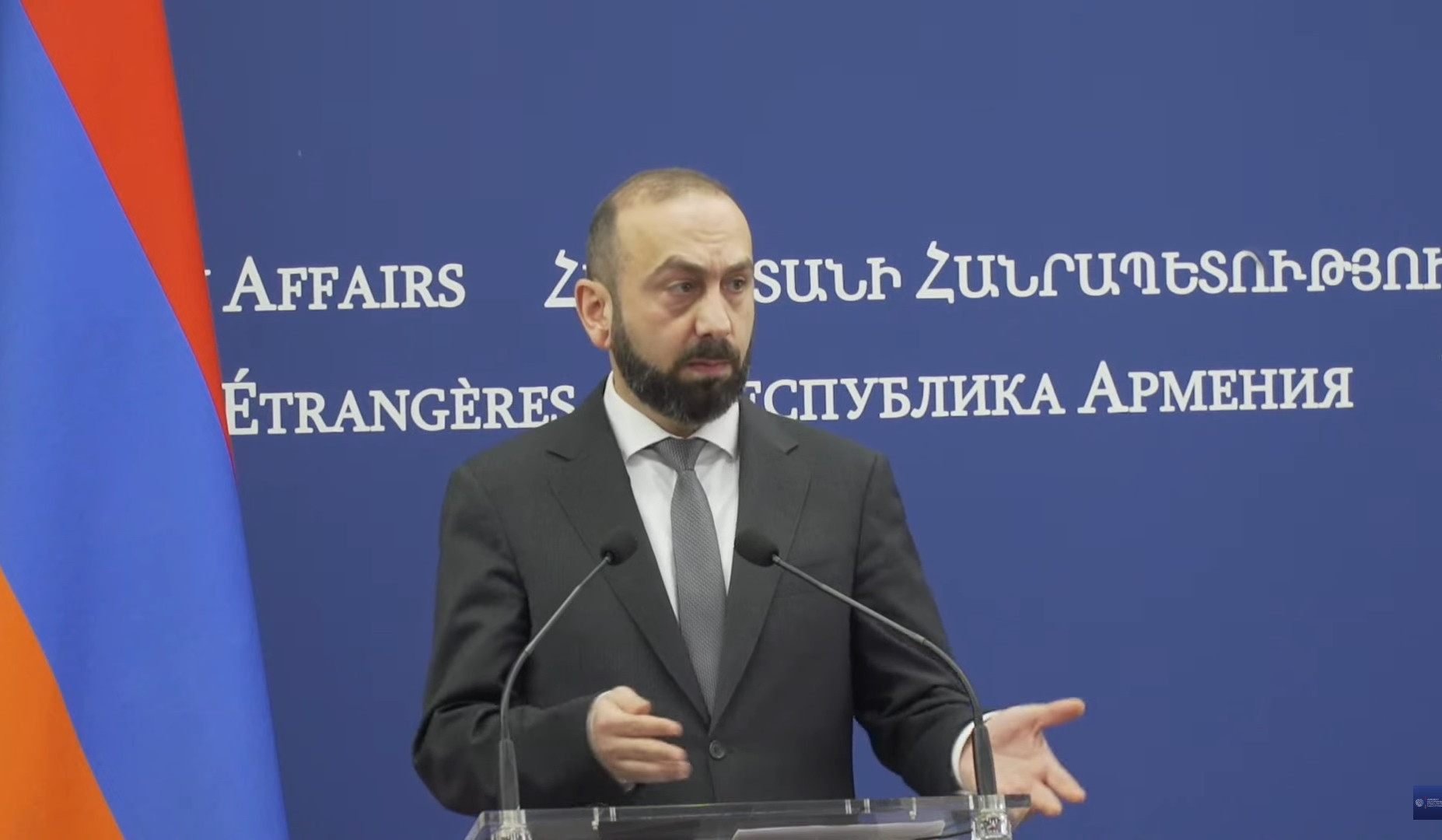 От этого можем выиграть и мы, и Азербайджан: Мирзоян о разблокировании транспортных коммуникаций