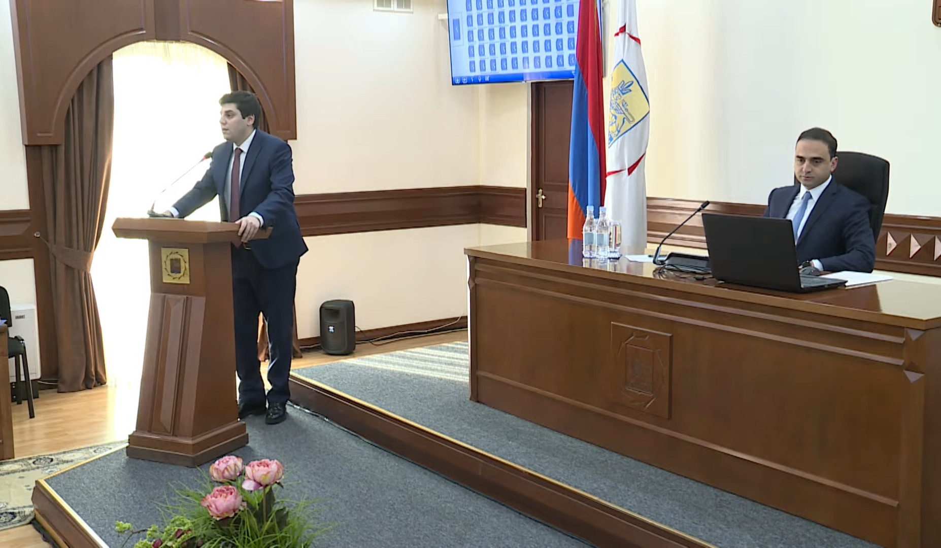 Երևանի ավագանու արտահերթ նիստում քննարկվում է 150 դրամով տրանսպորտի 1 ուղետոմս գնելու առաջարկը