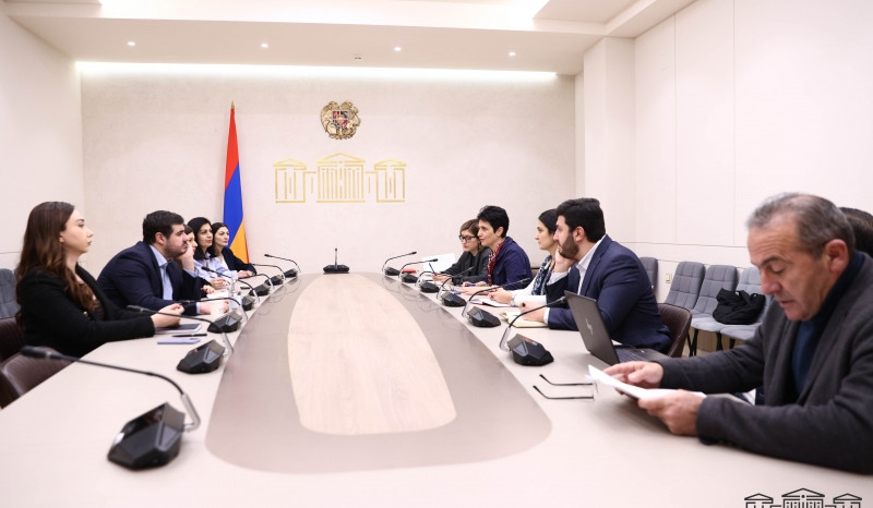 Arman Yeghoyan and Meri Galstyan host civil society representatives