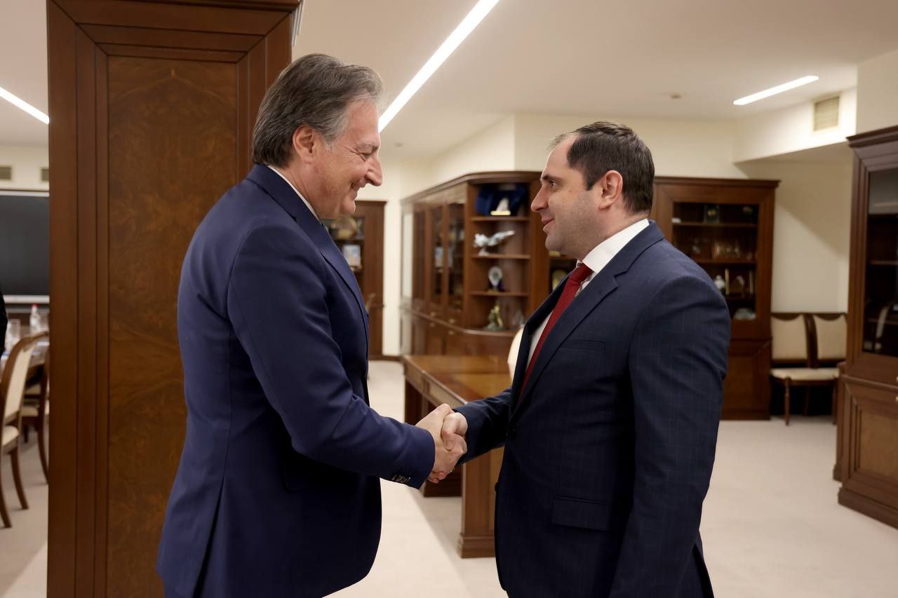 Müdafiə naziri İtaliya səfirini qəbul edib