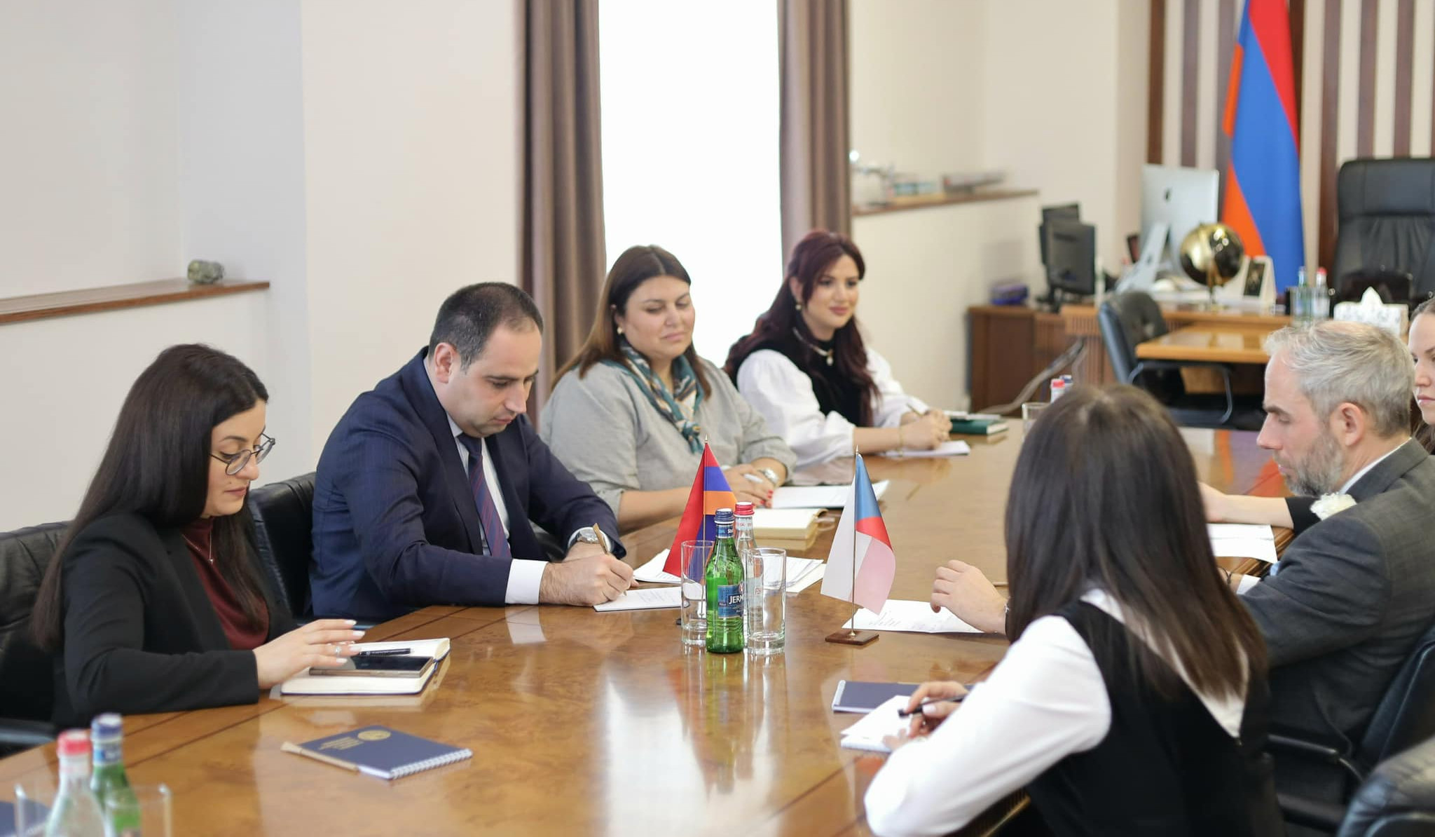 Minister of Territorial Administration and Infrastructures and Ambassador Pirunčík highlighted need to launch direct flights between Yerevan and Prague