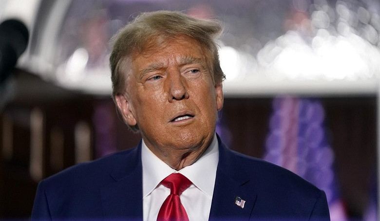 Трамп приостановил действие объявленных пошлин против Канады