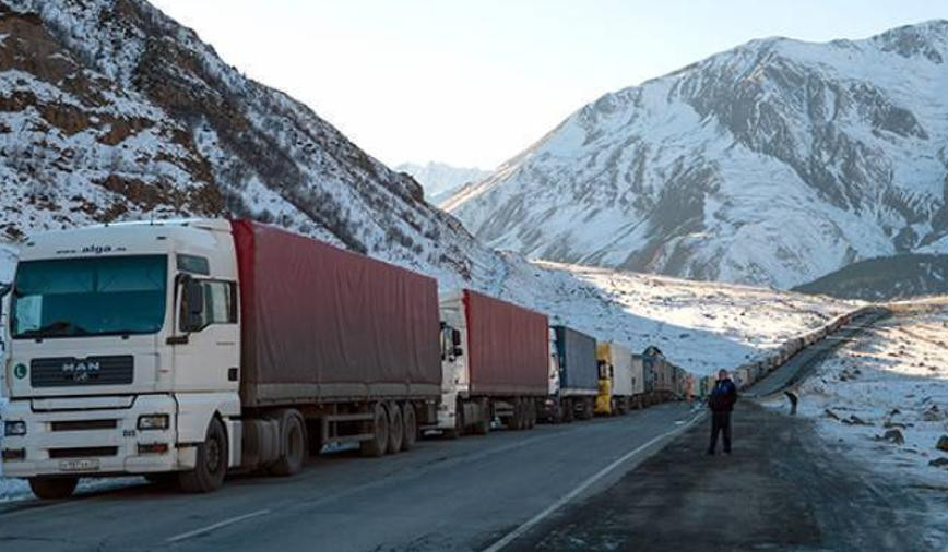 Дорогу Степанцминда-Ларс закрыли для грузовиков