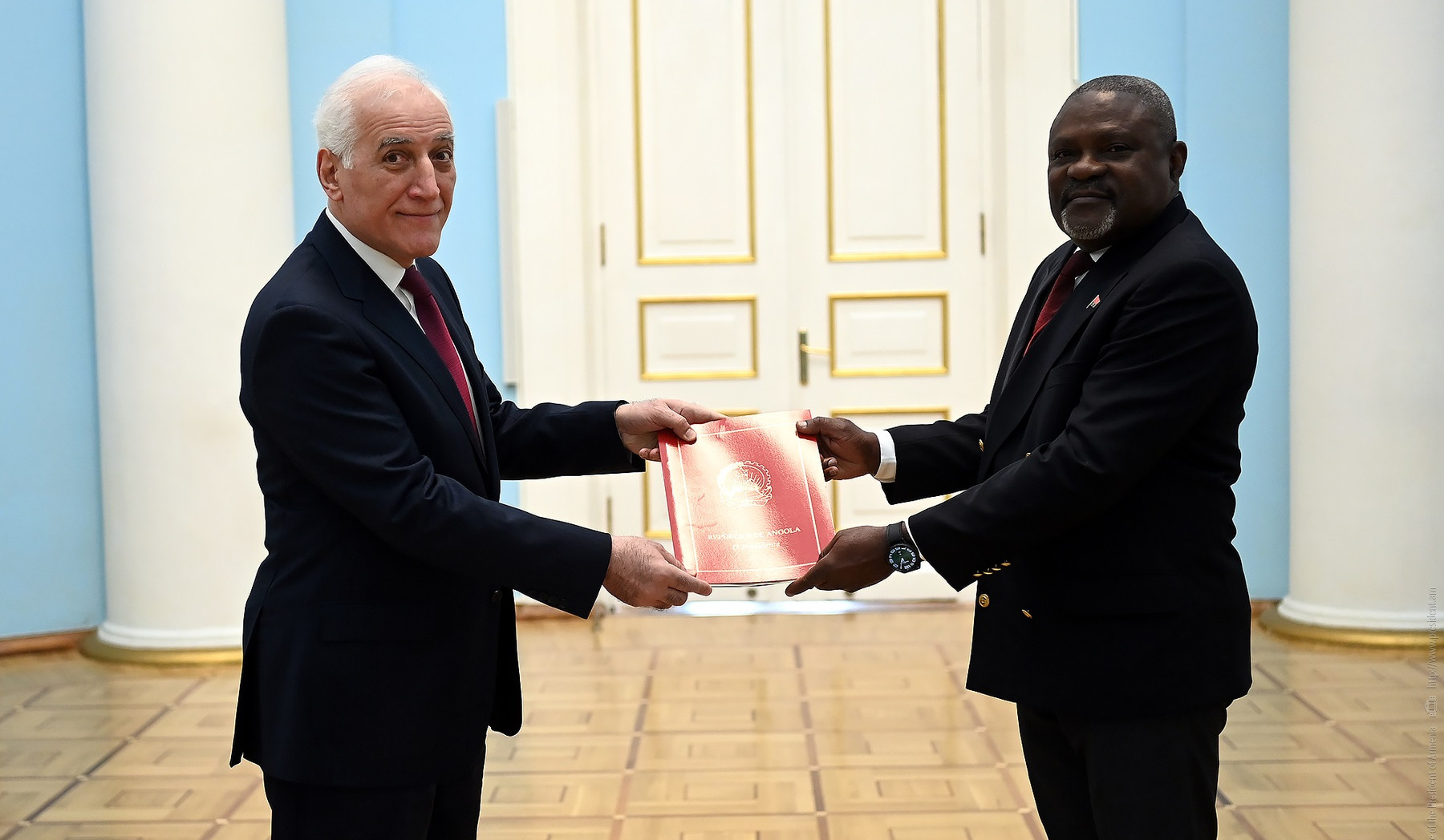 Վահագն Խաչատուրյանին իր հավատարմագրերն է հանձնել Անգոլայի նորանշանակ դեսպանը