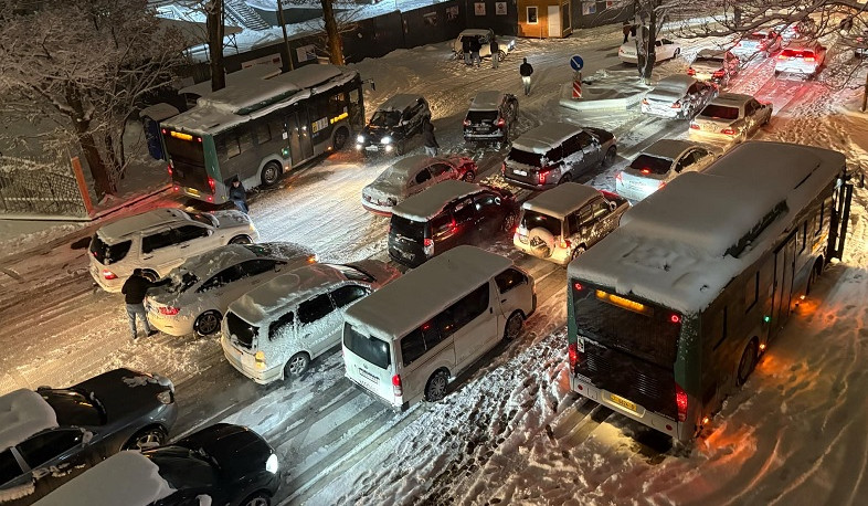 Քաղաքային տրանսպորտի աշխատանքը դժվարացած է, հնարավոր են ուշացումներ․ իրականացվում են ձնամաքրման աշխատանքներ