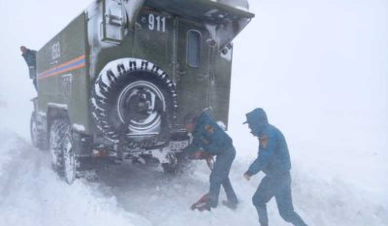 Փրկարարները Հալիձոր գյուղի մոտակայքից դուրս են բերել արգելափակված բեռնատարները