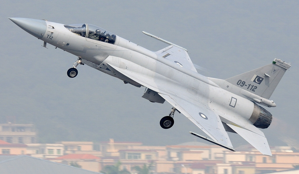 Азербайджан скоро получит первую партию истребителей JF-17 Thunder из Пакистана