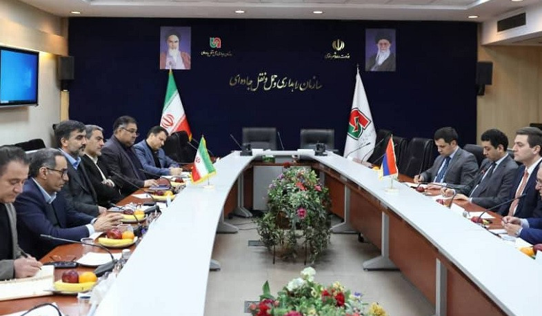 ER-də və İranda yük maşınlarından alınan yol vergilərinin qarşılıqlı azaldılması və ya ləğvi məsələləri müzakirə olunub