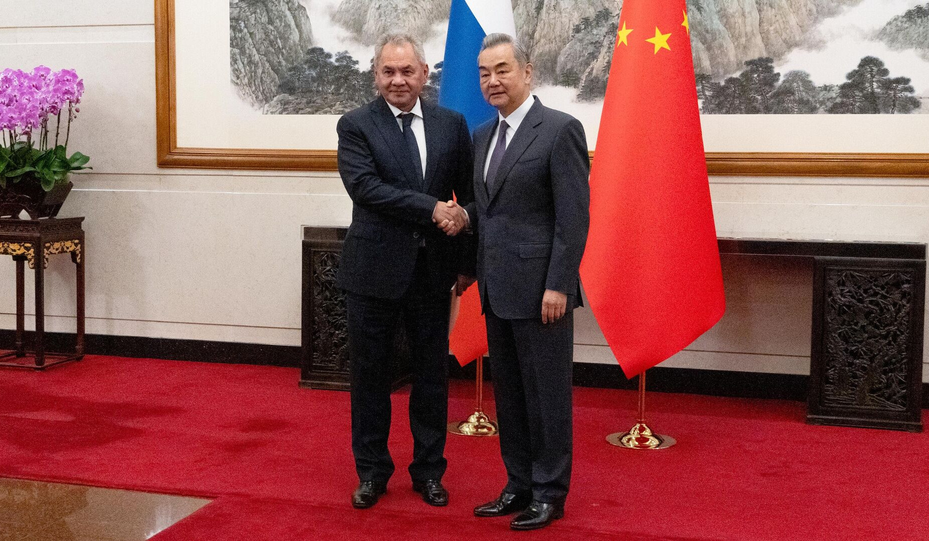В Пекине начались переговоры между Шойгу и главой МИД Китая