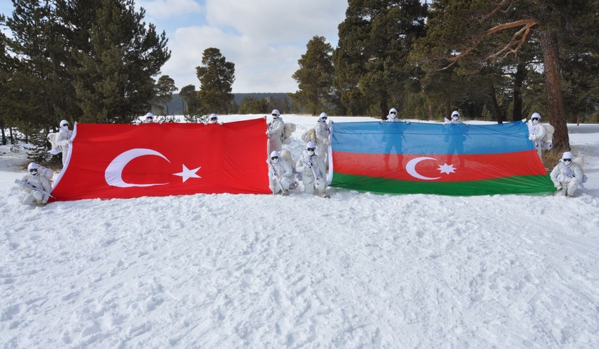 Азербайджан и Турция провели совместные военные учения