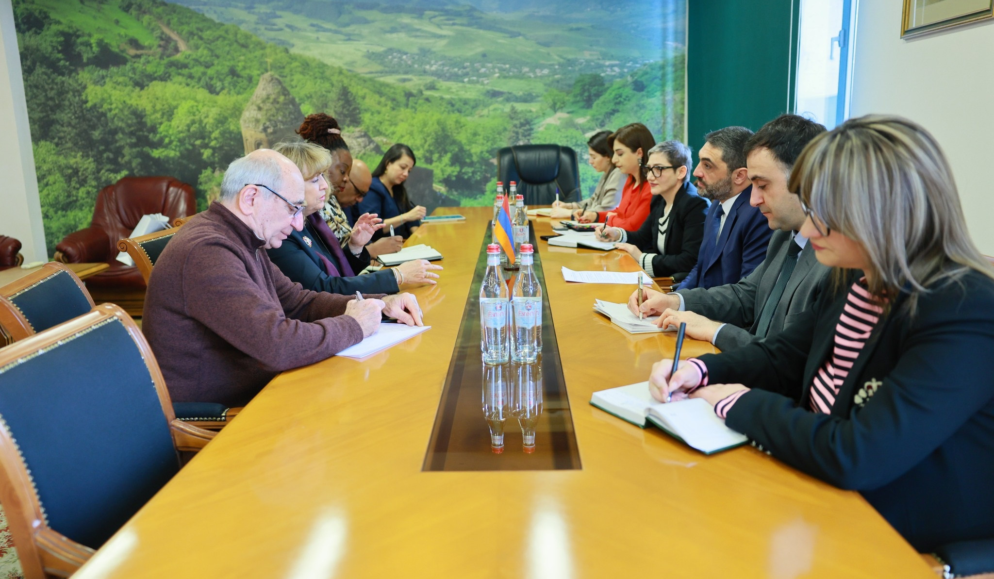 Հակոբ Սիմիդյանն Աստրիդ Շոմեյքերին ներկայացրել է ՄԱԿ-ի Կենսաբազմազանության համաժողովի կազմակերպման նպատակով ստեղծված կոմիտեի աշխատանքները