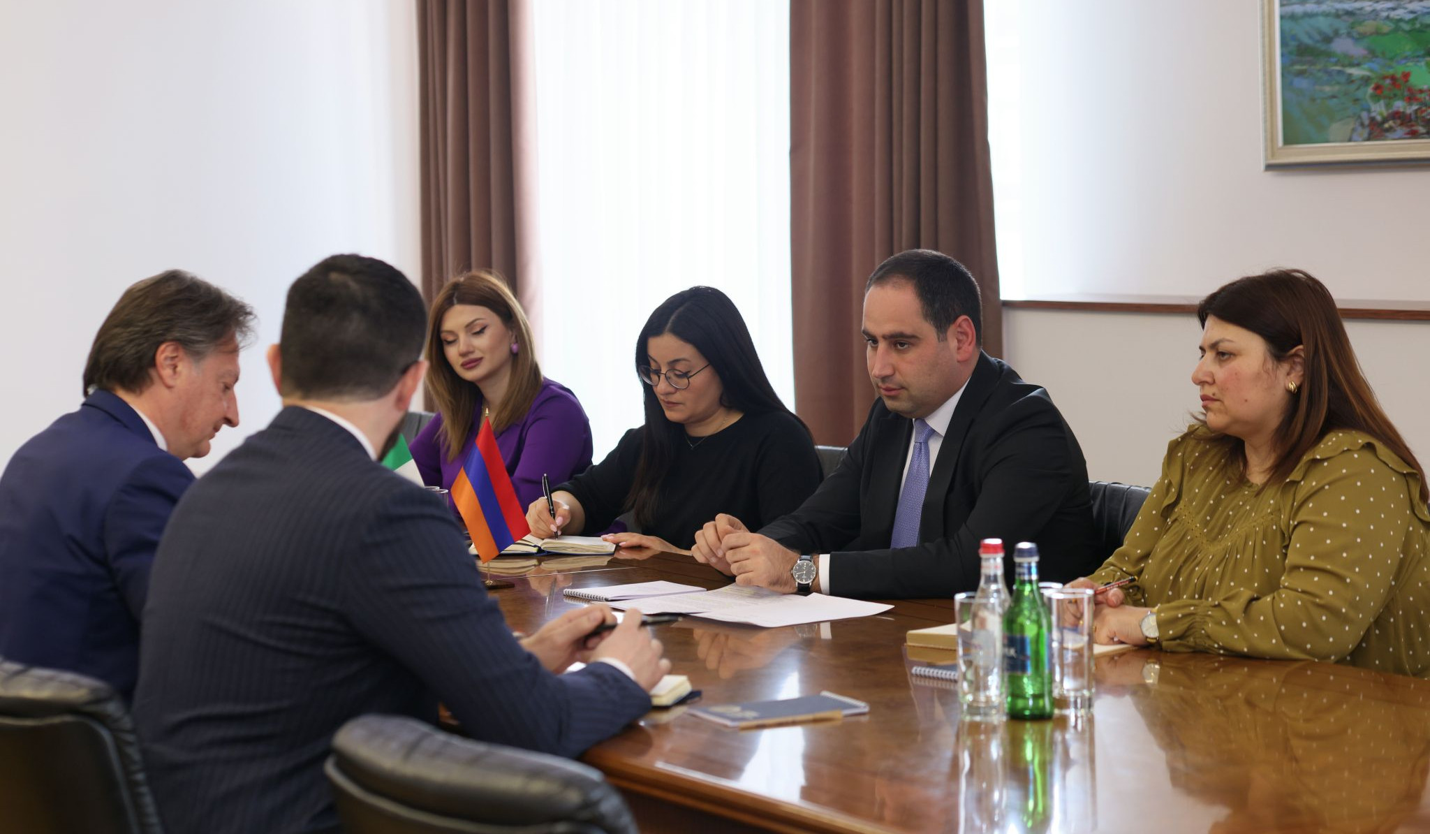 ՏԿԵ նախարարը Իտալիայի դեսպանի հետ քննարկել է համագործակցության հնարավոր ուղղությունները