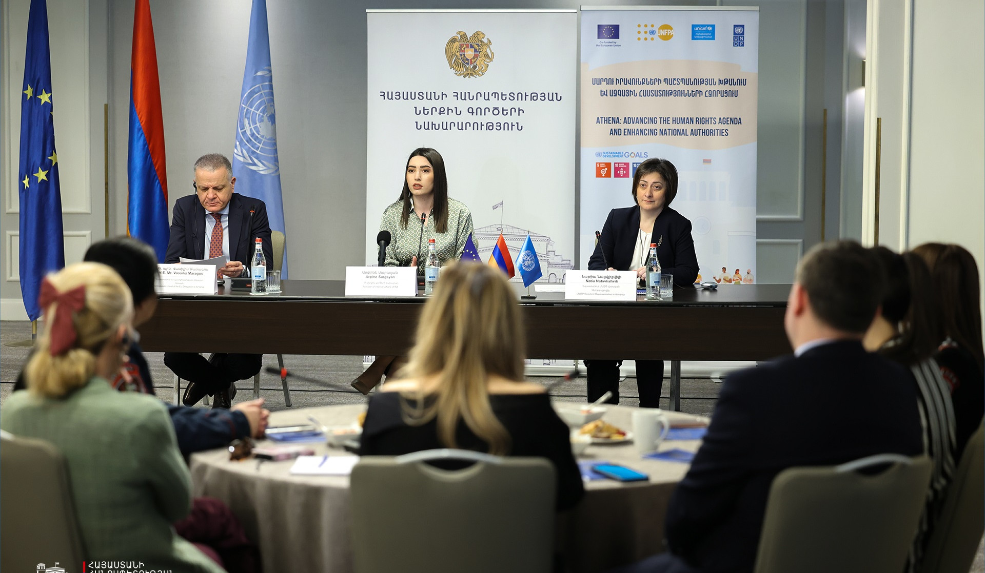 Յուրաքանչյուր կին ծառայող իր մոտեցմամբ և փորձով պետք է ոգեշնչի համակարգ ընդունվող ծառայողներին. ՆԳ նախարարը հանդիպել է նախարարության կին ծառայողների հետ