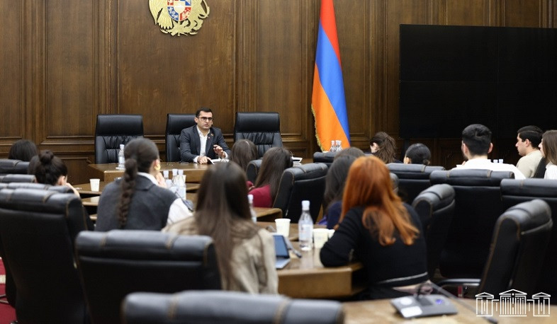 Պետք է անենք հնարավորը երկարաժամկետ խաղաղություն հաստատելու նպատակով. Հակոբ Արշակյանը՝ ուսանողներին