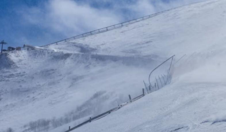 9 անձից բաղկացած արշավախումբ է մնացել Արագած լեռան ձնահյուսի տակ. 8 անձ դուրս է եկել, 1-ն անհետ կորել է