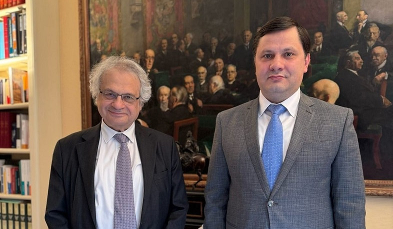 Դեսպան Արման Խաչատրյանն ու գրող Ամին Մալուֆն անդրադարձել են ընթացիկ աշխարհաքաղաքական հիմնախնդիրներին