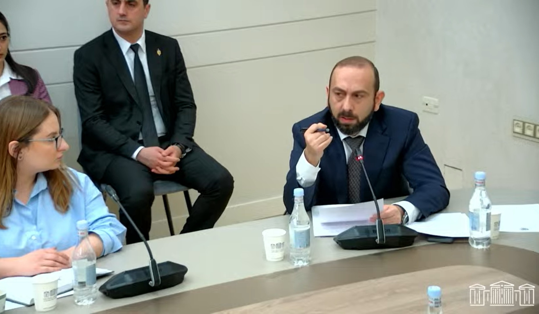 Əsirlərin, girovların və digər saxlanılan şəxslərin azad edilməsi hərtərəfli nizamlanmanın çox vacib komponentidir: Mirzoyan