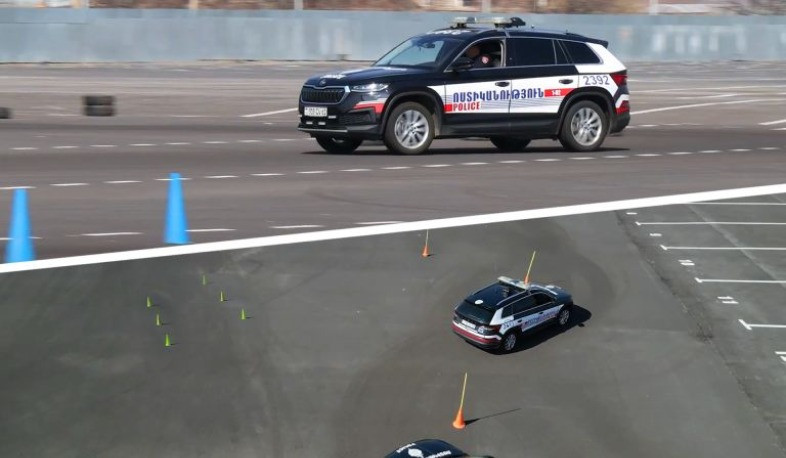 Պարեկային ծառայողները կատարելագործում են տարբեր իրավիճակներում մեքենա վարելու հմտությունները