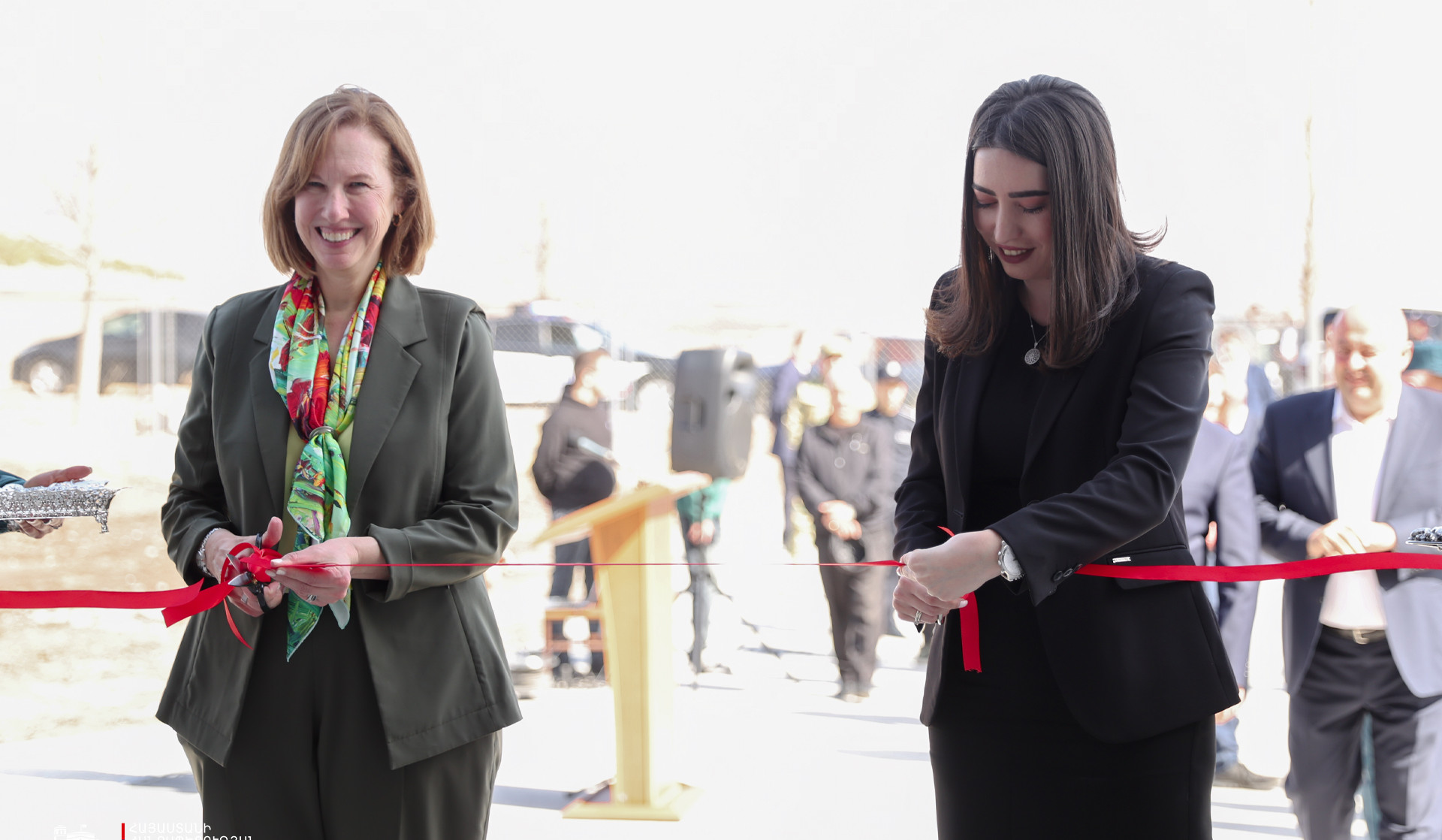 Ստեփանավանում հրշեջ-փրկարարական նոր կայան է բացվել. ՆԳ նախարարն ու ՀՀ-ում ԱՄՆ դեսպանը մասնակցել են արարողությանը