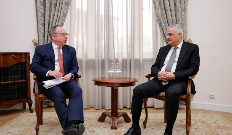 Մհեր Գրիգորյանն ու ԱԶԲ տնօրենը քննարկել են Հայաստանում իրականացվող ծրագրերը