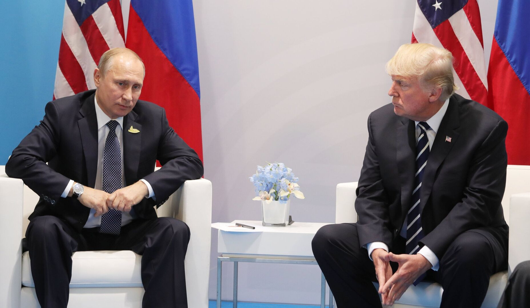 Телефонный разговор Путина и Трампа завершен