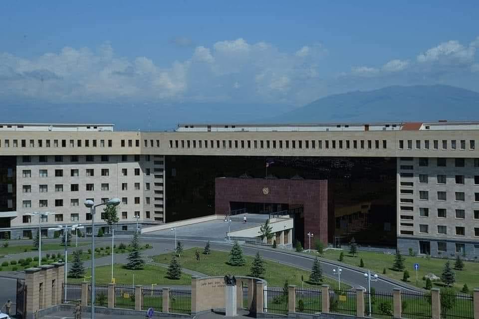 ԶՈՒ ստորաբաժանումները կրակ չեն բացել ադրբեջանական դիրքերի ուղղությամբ. ՀՀ ՊՆ-ն հերքում է Ադրբեջանի հաղորդագրությունը