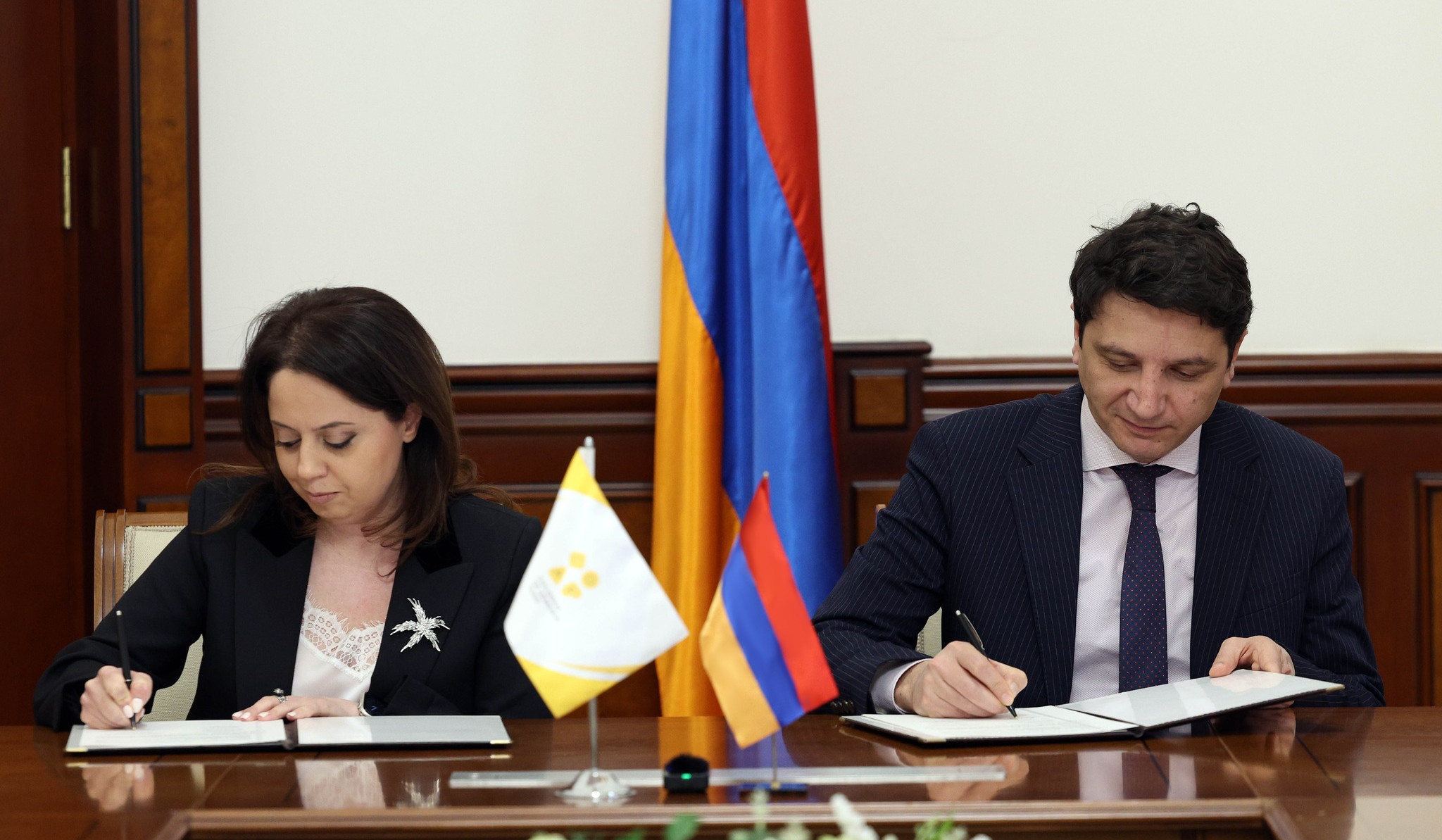 ՀՀ ֆինանսների նախարարը և «Հայաստանի մանուկներ» բարեգործական հիմնադրամի գործադիր տնօրենը ստորագրել են համագործակցության հուշագիր