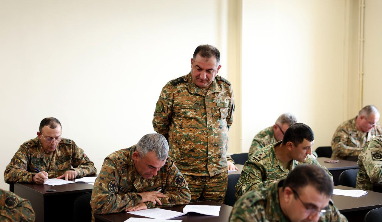 ՊՆ-ում շարունակվել է ԶՈՒ բարձրագույն և ավագ սպայական կազմերի ատեստավորման գործընթացը