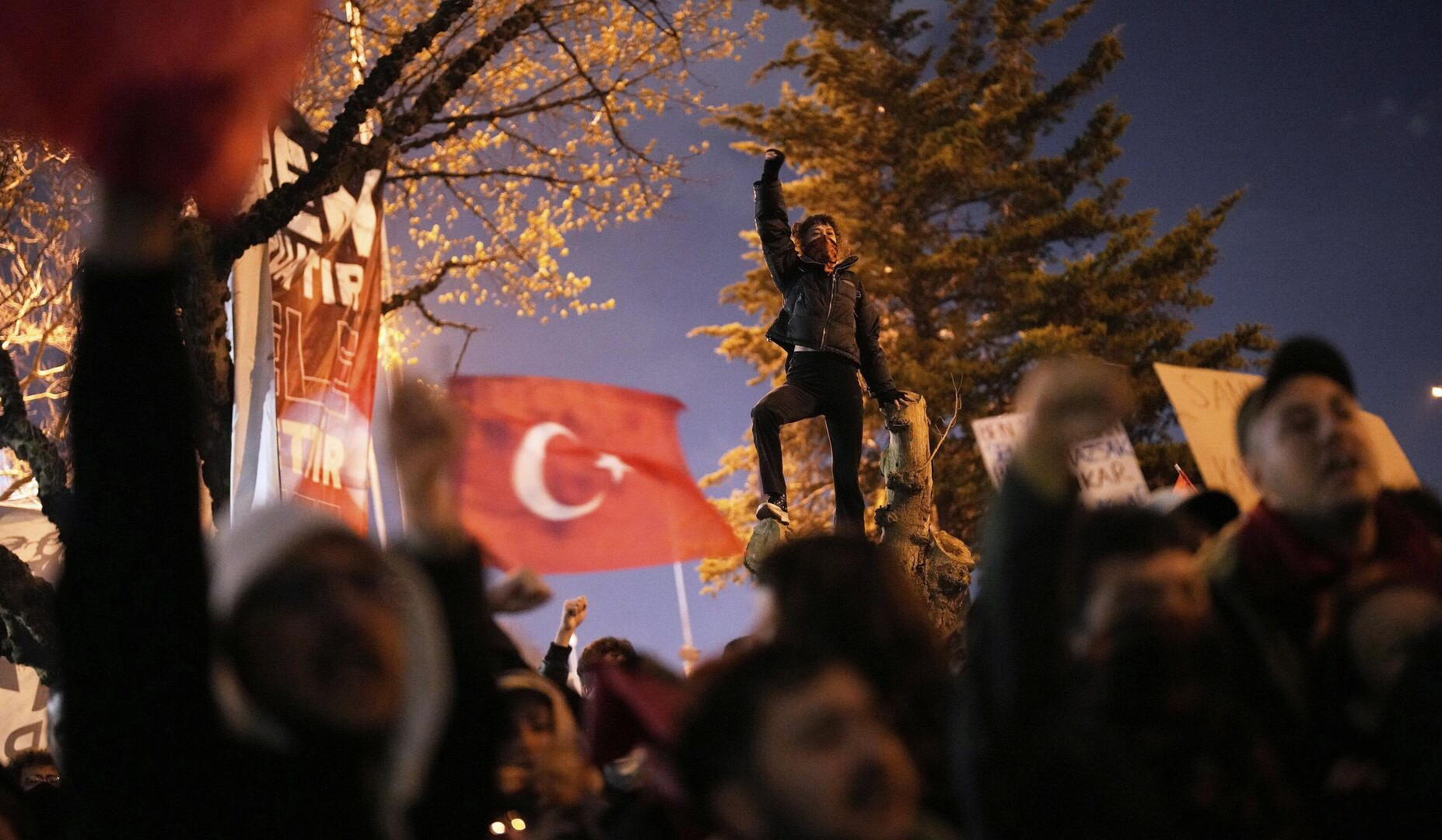 Во время демонстраций в Стамбуле были арестованы более 2000 человек