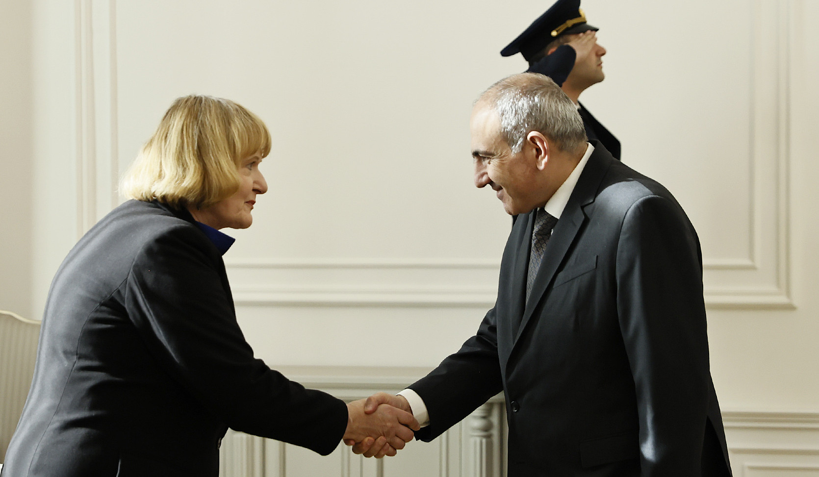 Премьер-министр Пашинян принял президента организации Rotary International